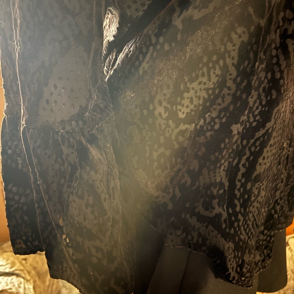 Women’s Ruby Rd. Black Patterned Long Sleeve Top … - image 3